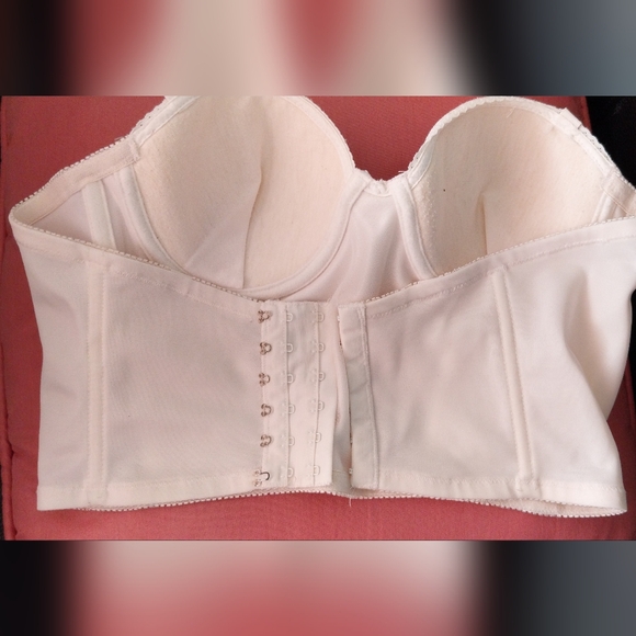 Elegant White Lace Trim Bra - Picture 3 of 7